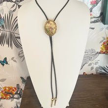 Load image into Gallery viewer, Bolo Floral
