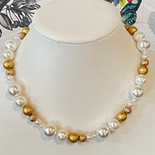 Load image into Gallery viewer, Graduated Pearl and Gold
